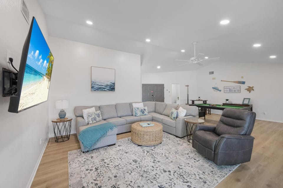 Direct boating access home with pool spa and billiards House in Marco Island