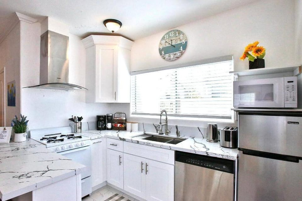 King Garden Suite - 10 mins to Beach and LAX Apartment in Los Angeles