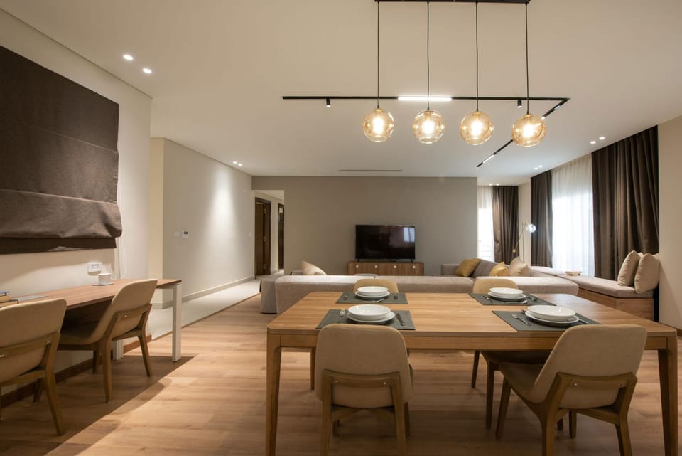 TV and multimedia, Living room, Seating area, Dining area