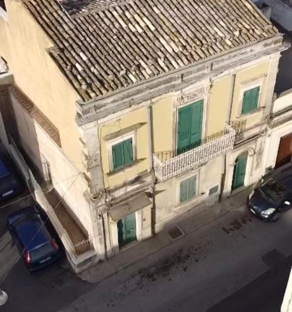 Property building, Facade/entrance, Neighbourhood, Street view, Parking