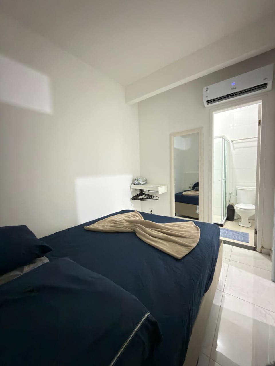 Bed, Photo of the whole room, Bedroom, air conditioner