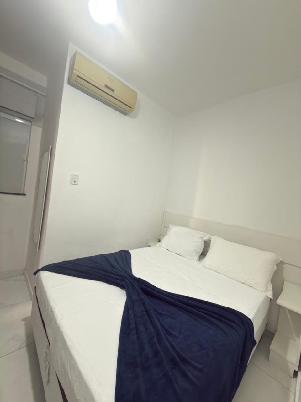 Bed, Photo of the whole room, Bedroom, air conditioner
