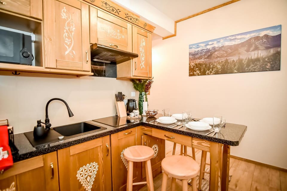 Coffee/tea facilities, Kitchen or kitchenette, Dining area