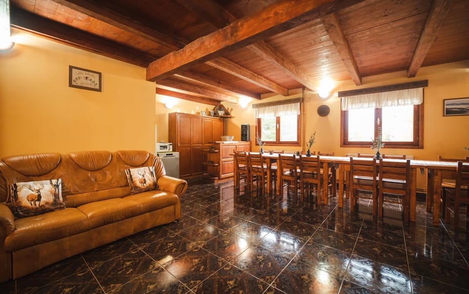 Kitchen or kitchenette, Living room, Seating area, Dinner