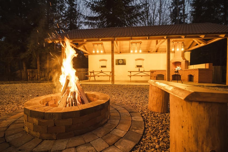 Natural landscape, BBQ facilities, fireplace, flat iron