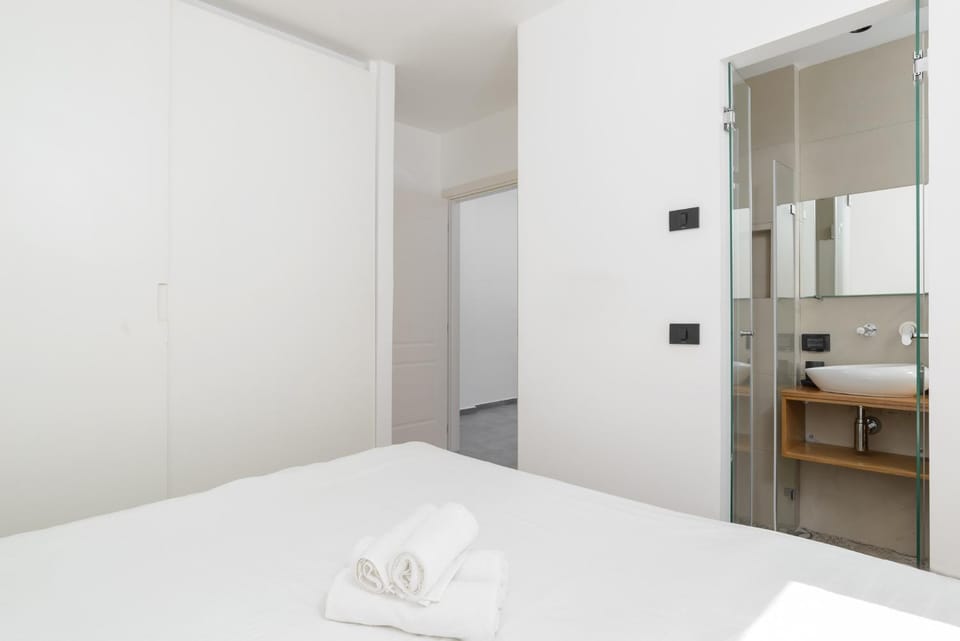 Bed, Bathroom, Bedroom