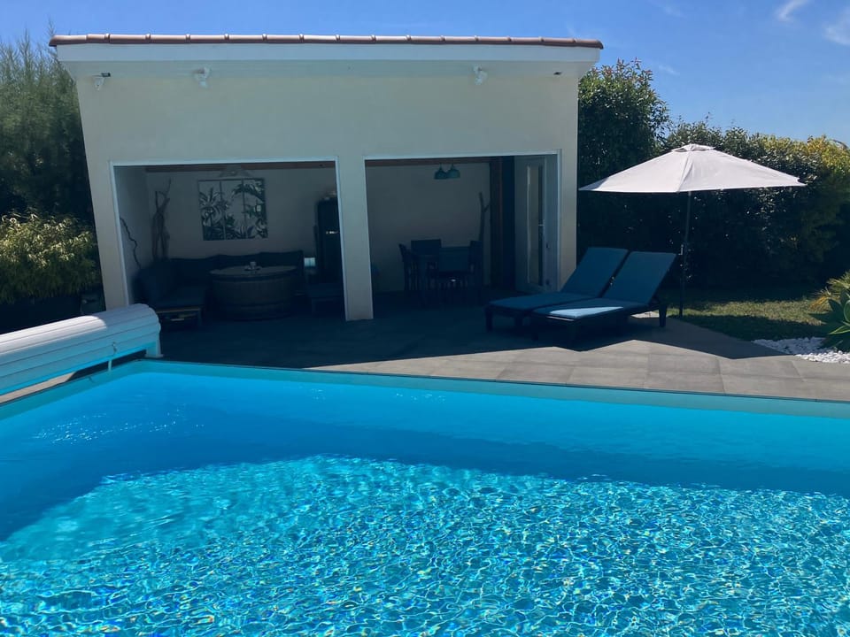 Gite BamBou avec piscine House in Auvergne-Rhône-Alpes