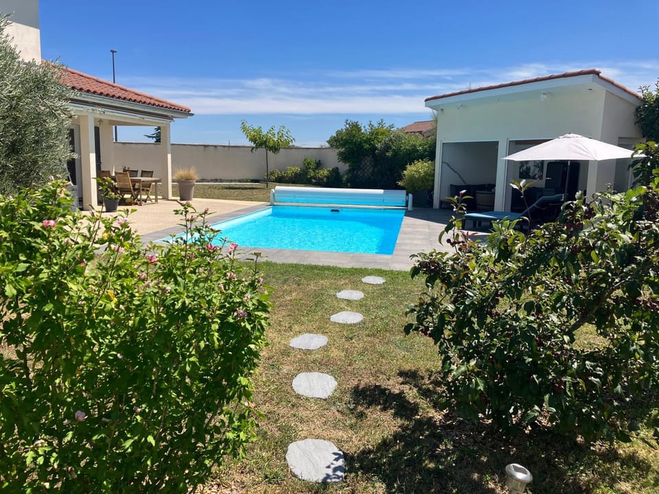 Gite BamBou avec piscine House in Auvergne-Rhône-Alpes