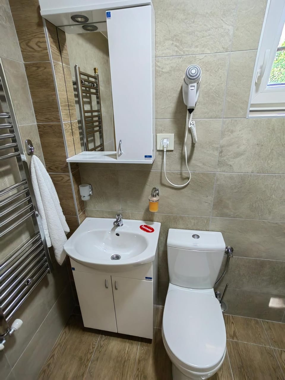 Shower, Toilet, Bathroom, towels