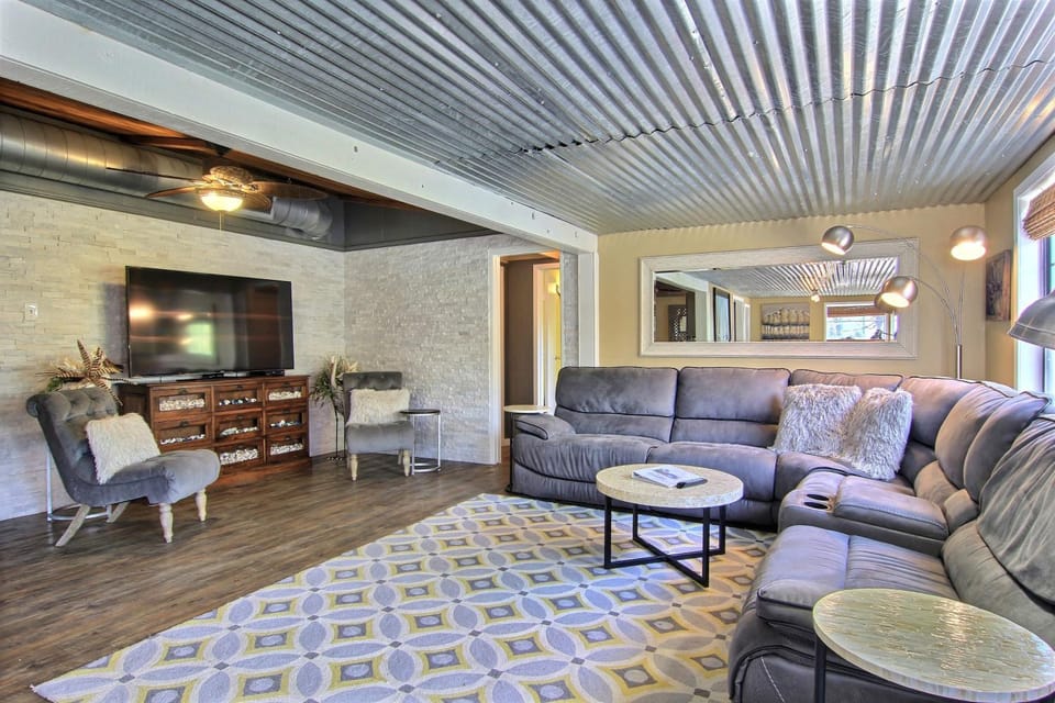 TV and multimedia, Living room, Seating area, furniture