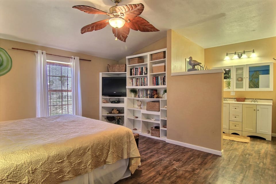 Bed, Bathroom, TV and multimedia, Bedroom, furniture, wardrobe