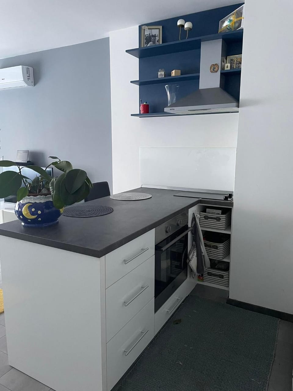 Kitchen or kitchenette, pet friendly, stove