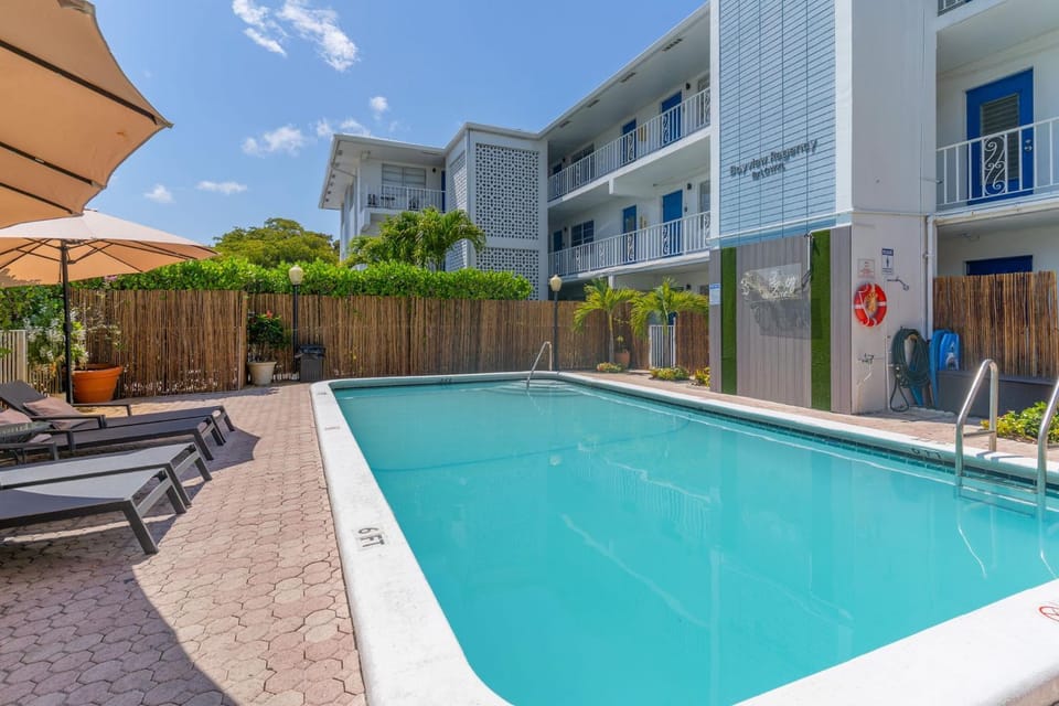 Pool view, Swimming pool, sunbed