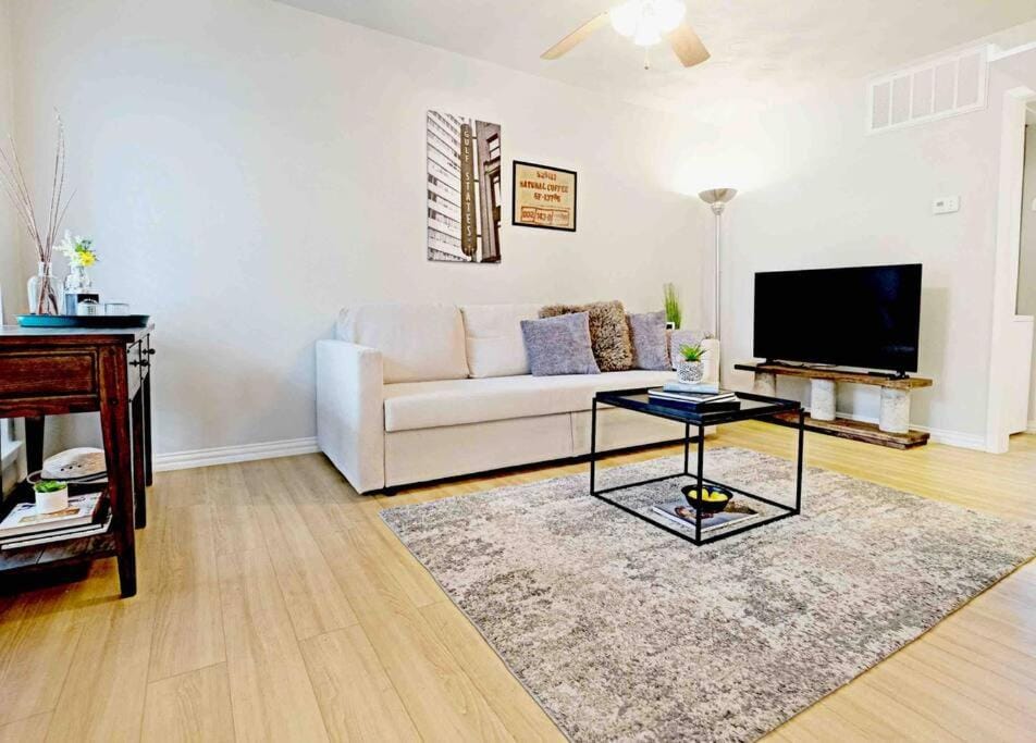 Global Cup Dwell By Design & Arboretum Tickets Included Apartment in Dallas