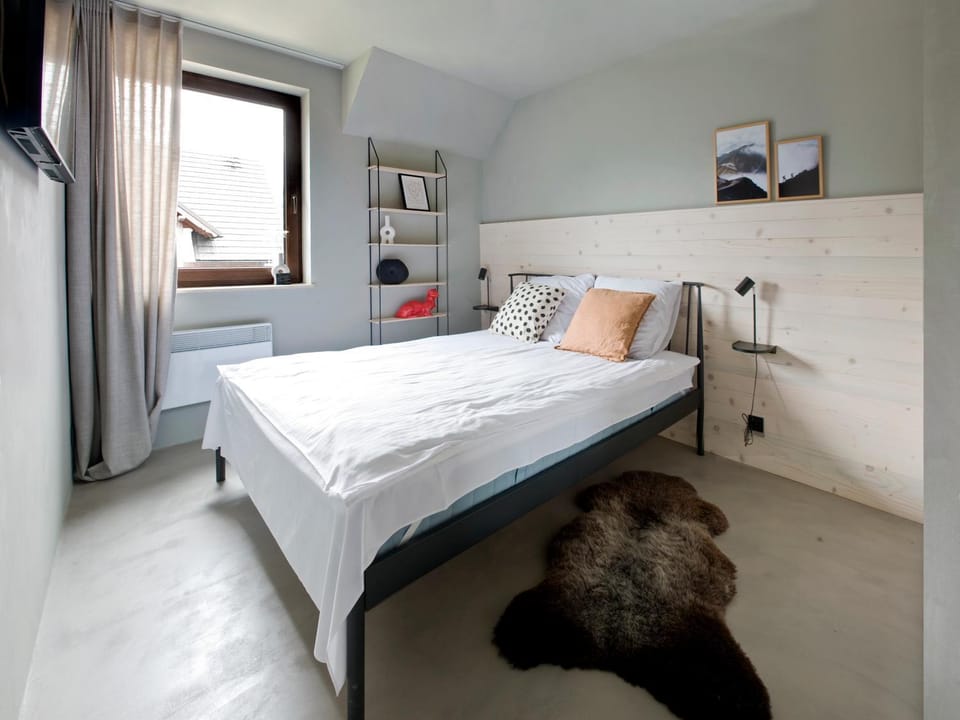 Bed, Photo of the whole room, Decorative detail, Bedroom