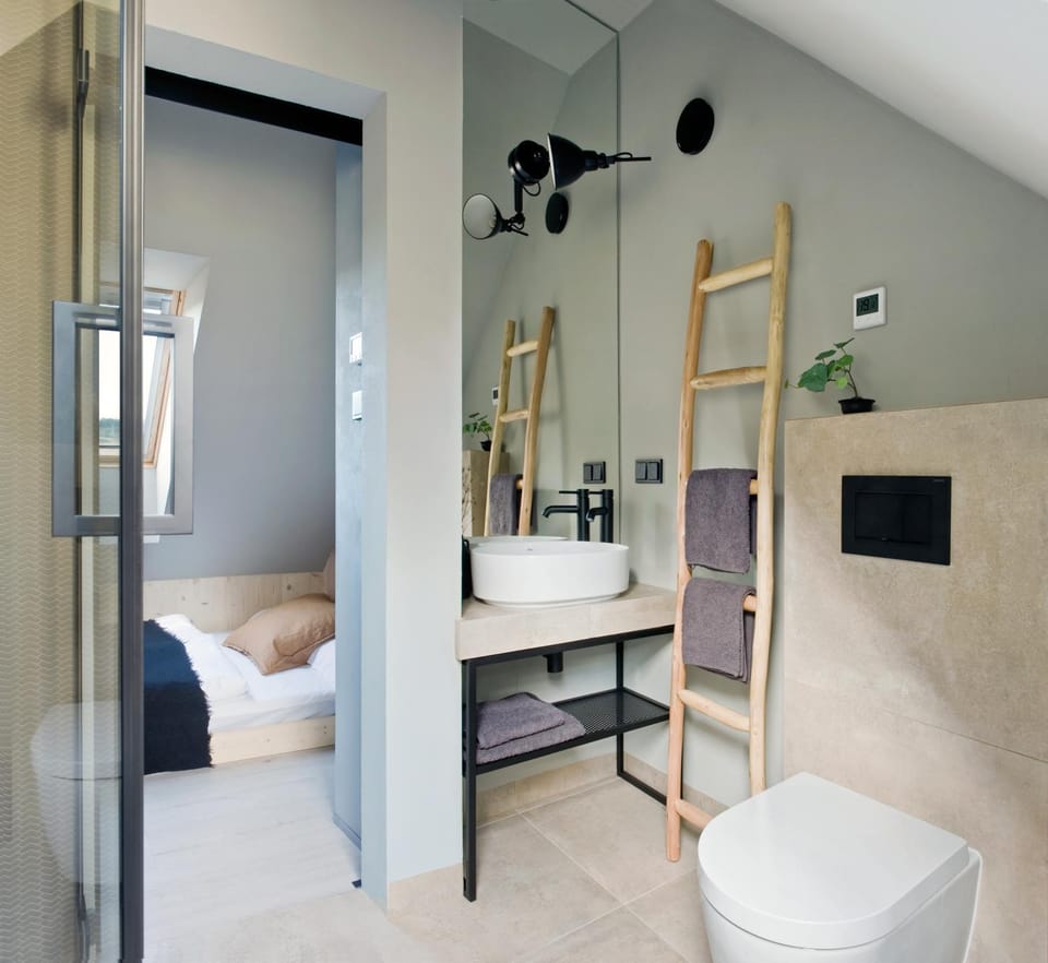 Bed, TV and multimedia, Photo of the whole room, Bedroom, towels