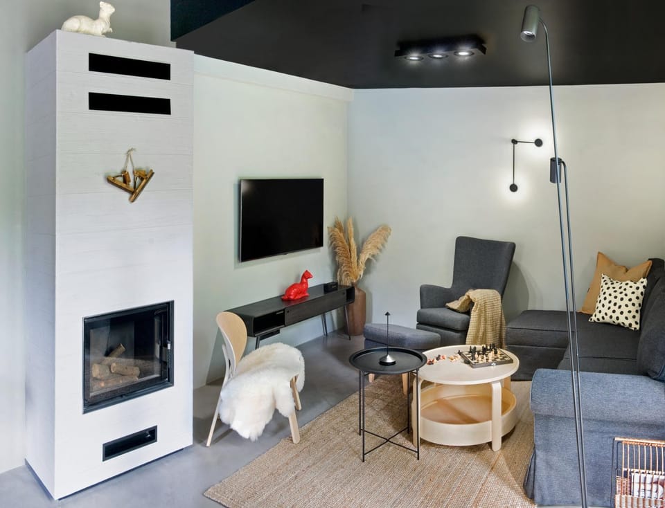 TV and multimedia, Living room, Seating area, Evening entertainment
