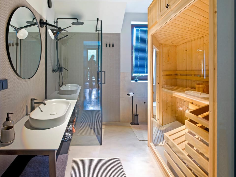 Shower, Toilet, Bed, Sauna, Sauna, Bathroom, towels