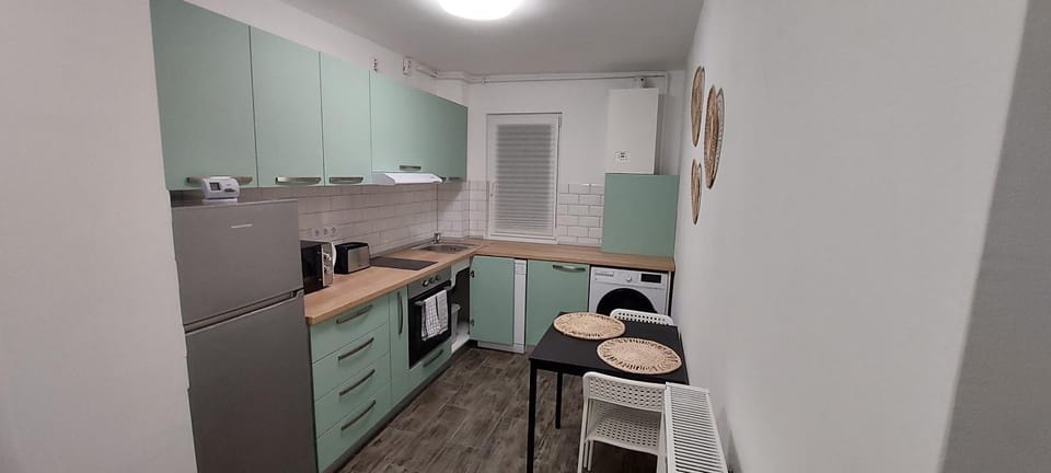 Kitchen or kitchenette, Dining area, minibar, pet friendly, stove, toaster