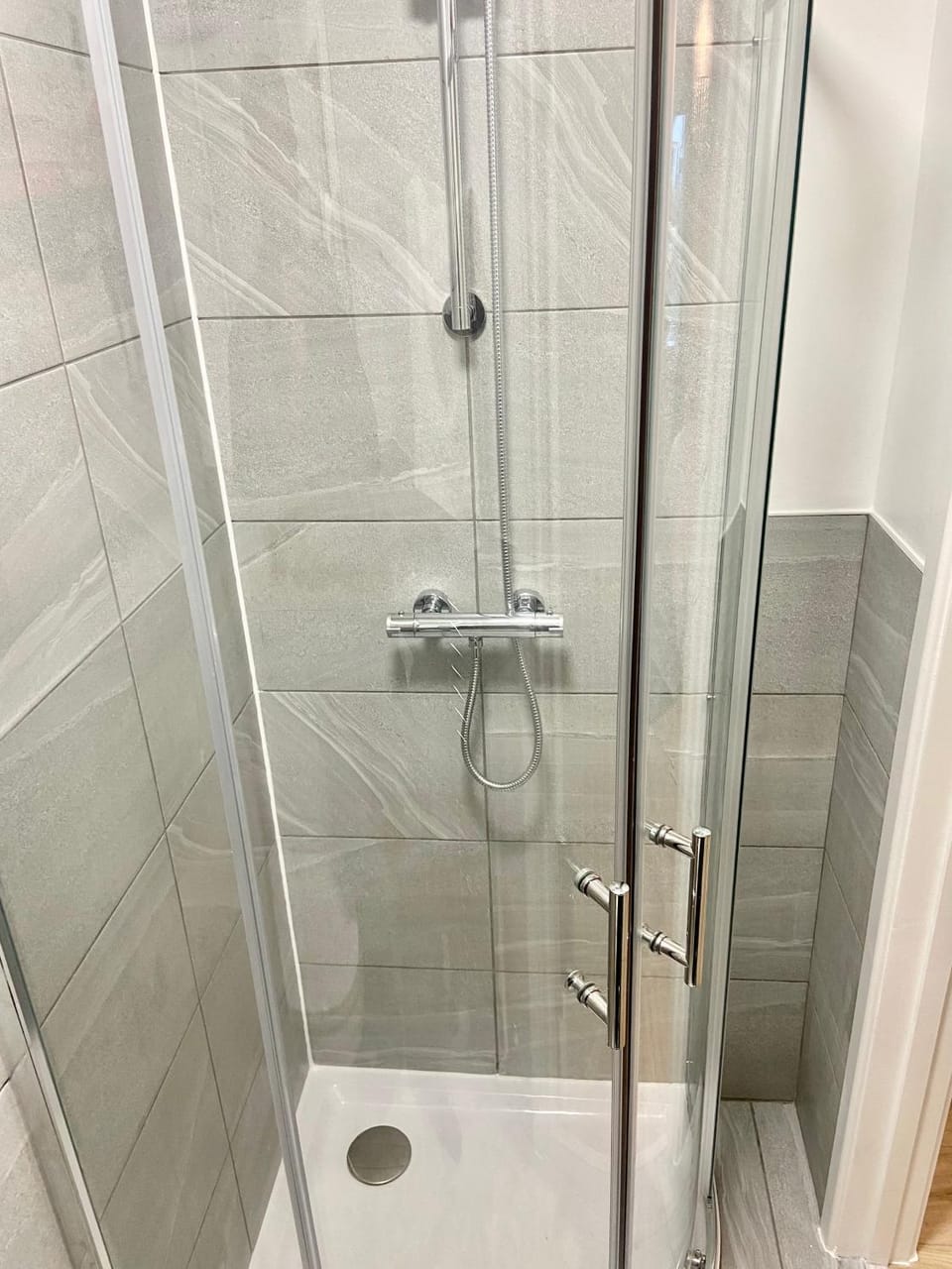 London Studio Self Contained, Newly Furbished Apartment in City of Westminster