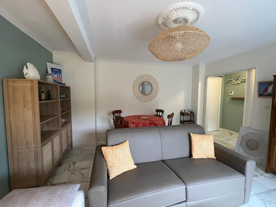 Living room, Seating area, wardrobe