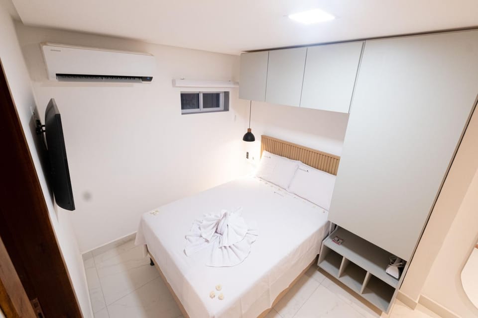 Bed, TV and multimedia, Photo of the whole room, Bedroom, wardrobe, air conditioner