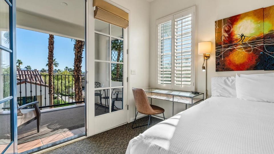 LV000 Freshly Furnished Upstairs LV Studio Villa in Indian Wells