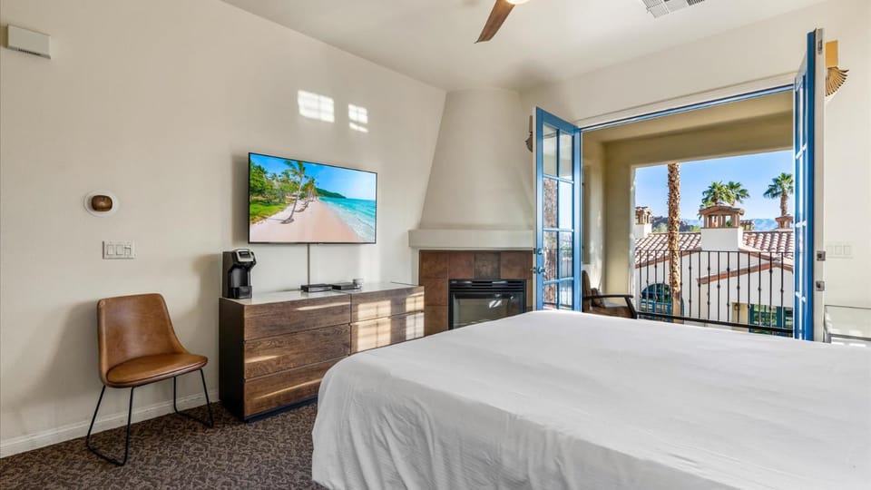 LV000 Freshly Furnished Upstairs LV Studio Villa in Indian Wells