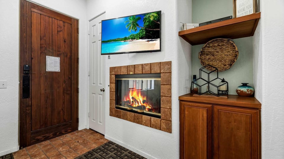 CLR103 Downstairs 1 Bedroom Close to Old Town LQ Apartment in Indian Wells