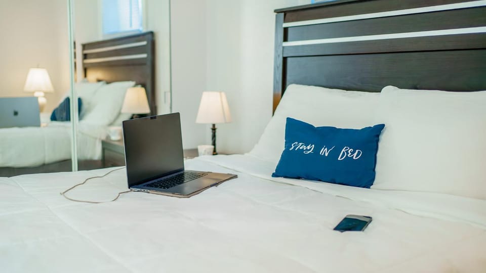 3 BR Southside Pad - Sleeps 8 - Amazing Location Apartment in Pittsburgh