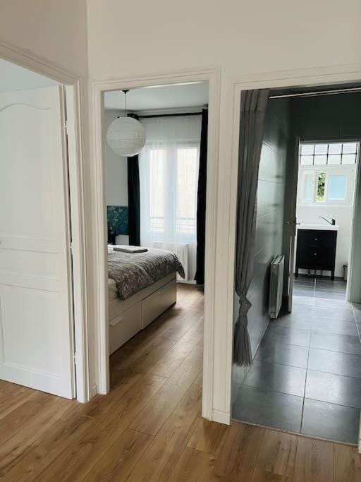 Appart PARIS Sud - calme & lumineux - RER B 2 minutes Apartment in Île-de-France