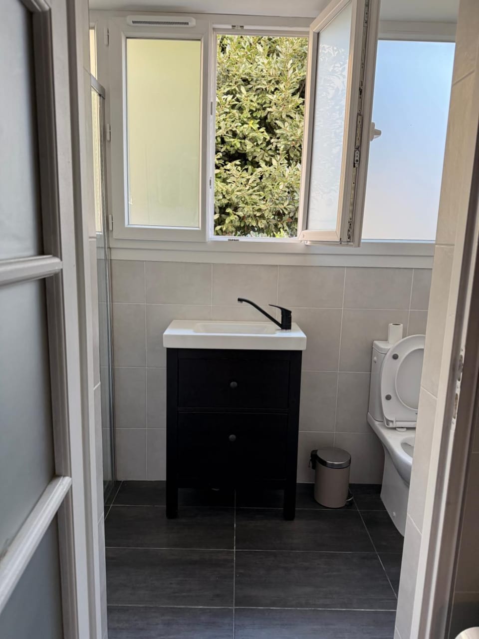 Appart PARIS Sud - calme & lumineux - RER B 2 minutes Apartment in Île-de-France