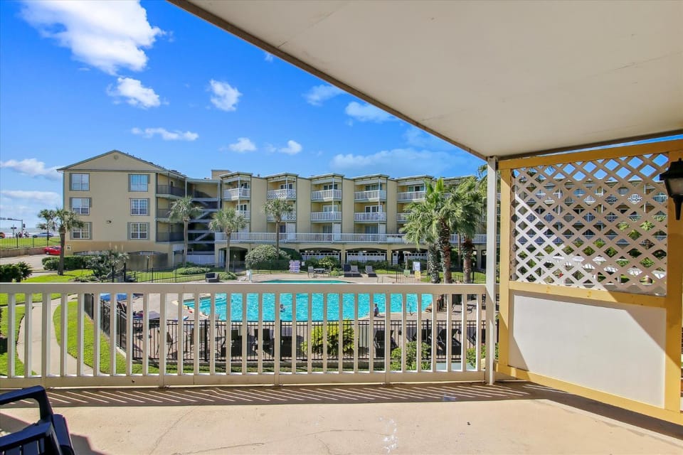 Garden, Balcony/Terrace, Pool view, Swimming pool
