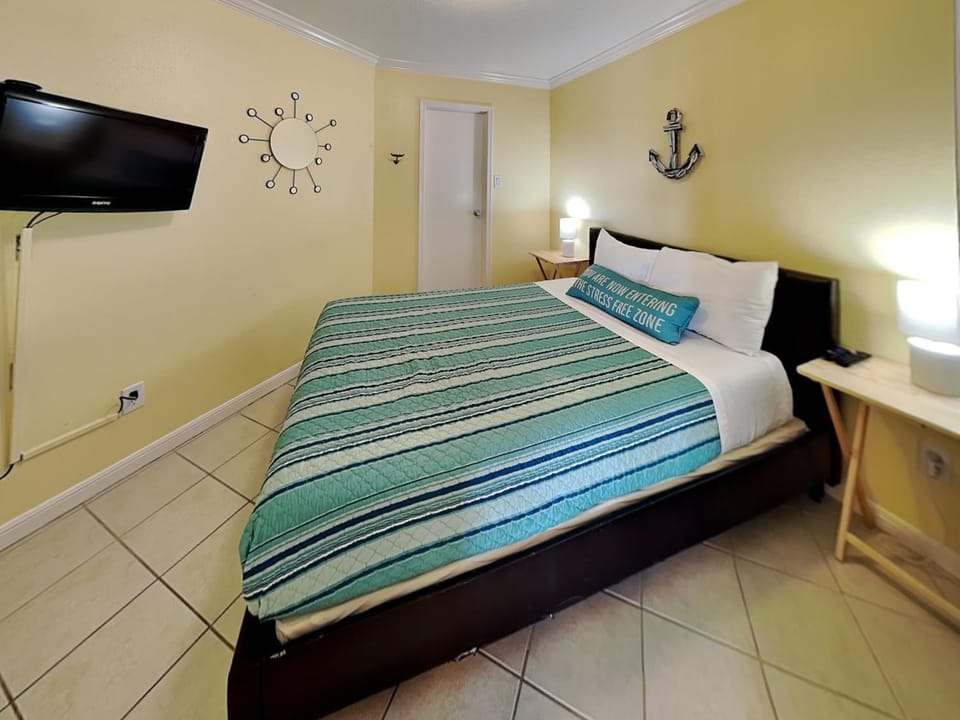 Bed, TV and multimedia, Bedroom, furniture