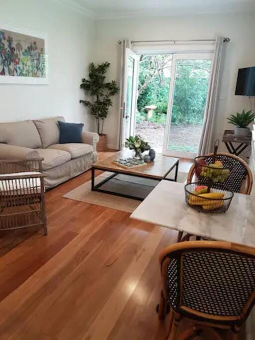 Garden, TV and multimedia, Living room, Seating area, Garden view