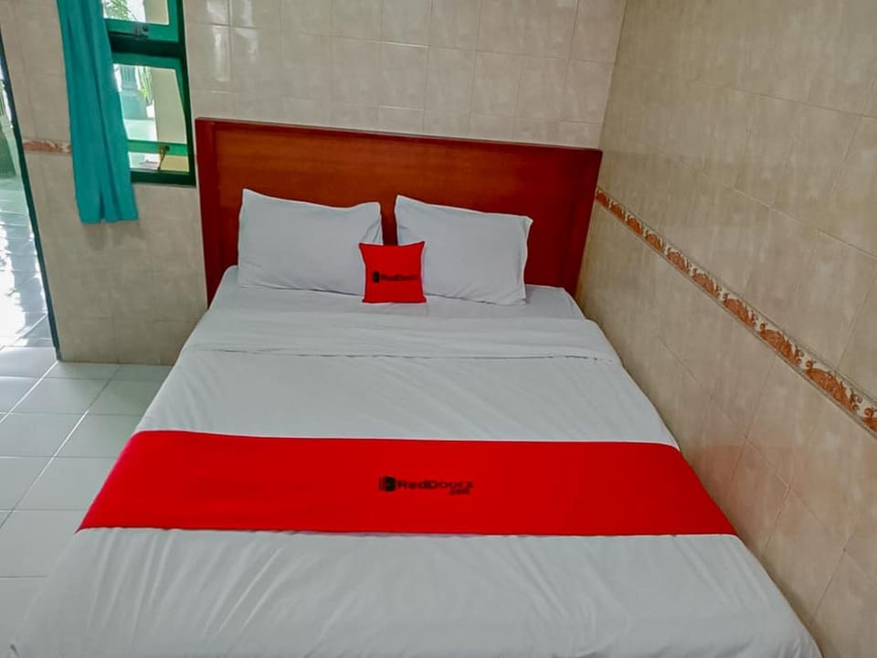 Bathroom, Bedroom