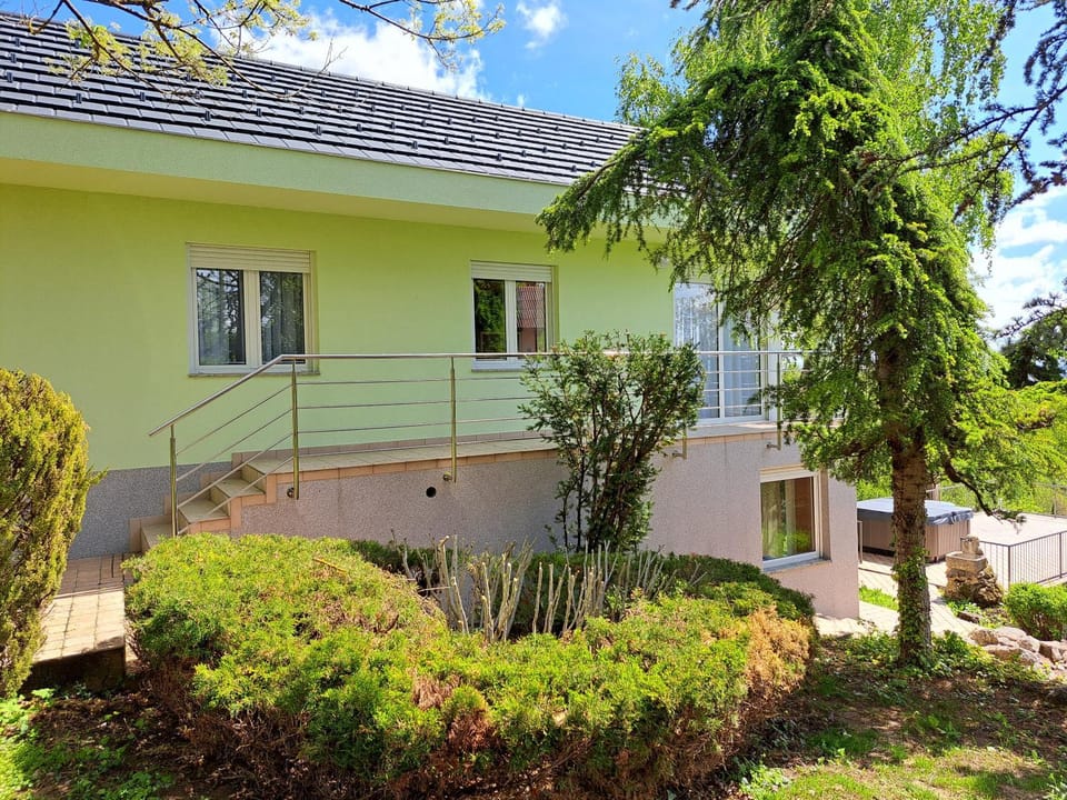 Property building, Spring, Day, Garden, Garden view