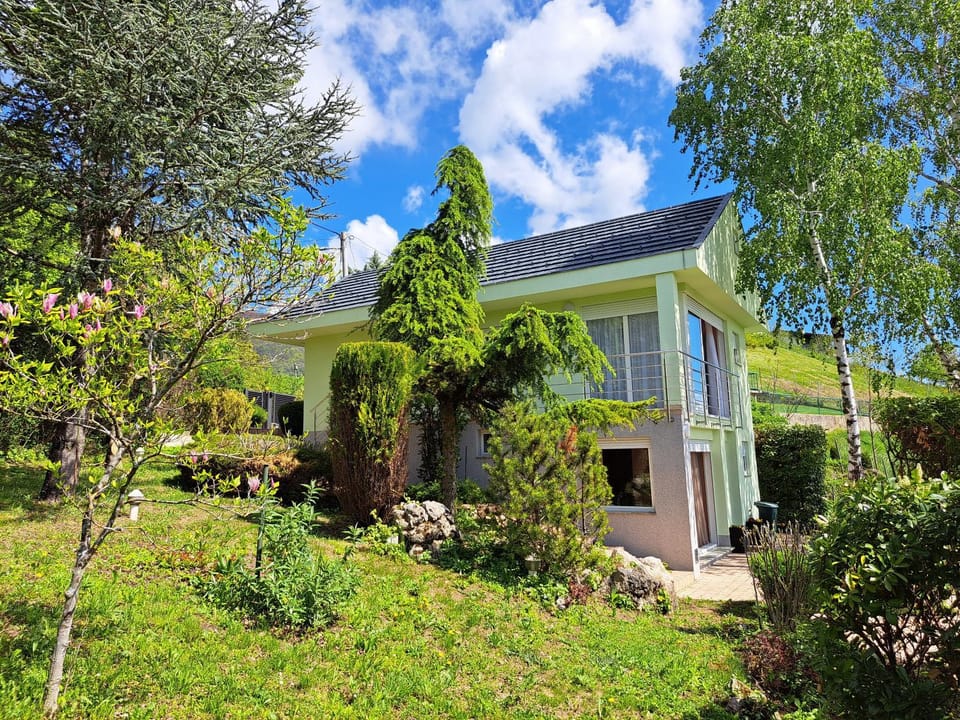 Property building, Spring, Day, Natural landscape, Garden, Garden view