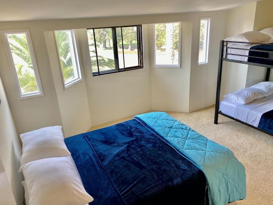 Modern & Cozy Gem ~ Walk to the Beach ~ Queen Beds Apartment in Carpinteria