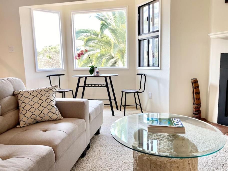 Modern & Cozy Gem ~ Walk to the Beach ~ Queen Beds Apartment in Carpinteria