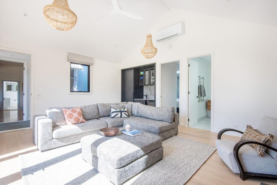 Living room, Seating area, air conditioner