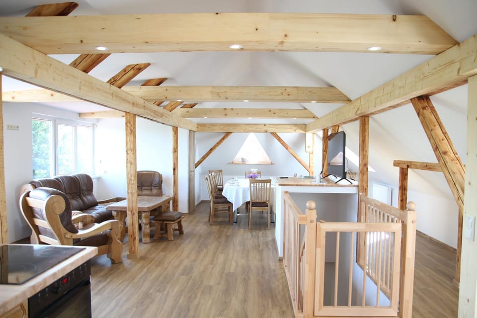 Communal lounge/ TV room, TV and multimedia, Living room, Seating area, Dining area