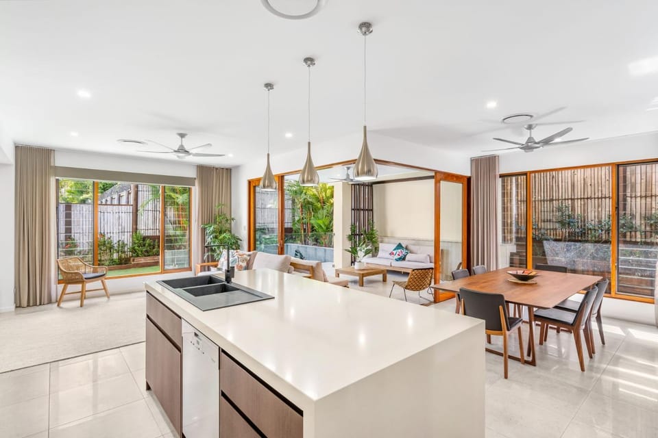Belle Escapes Havenly Luxury Villa Palm Cove House in Palm Cove