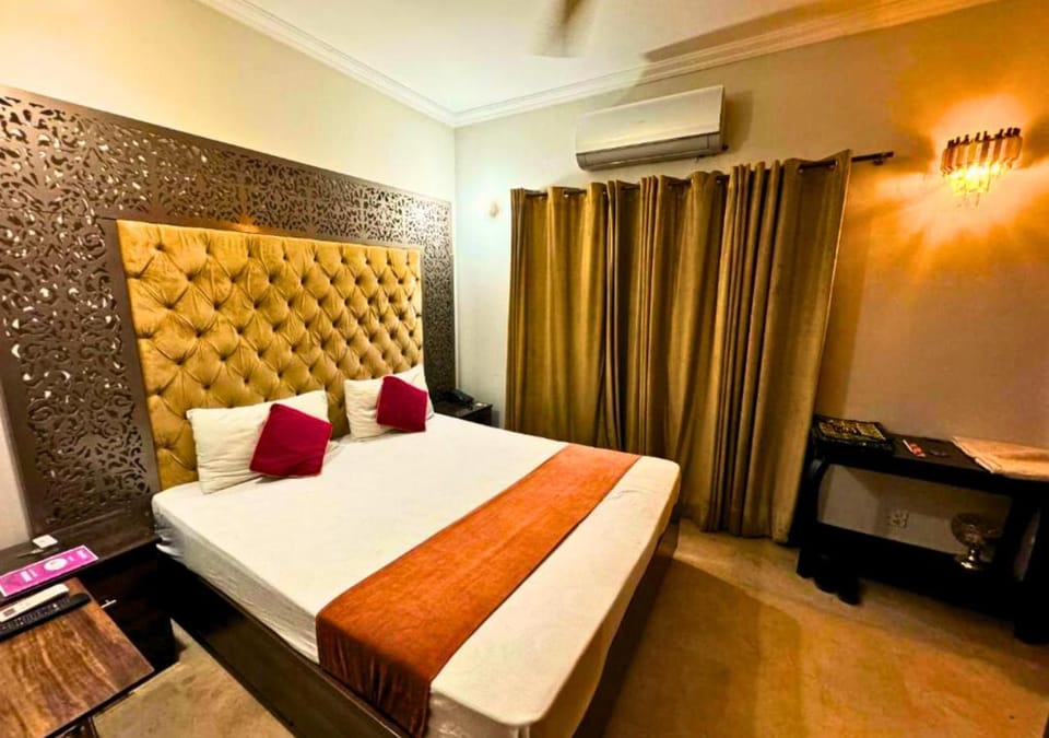 Bed, air conditioner