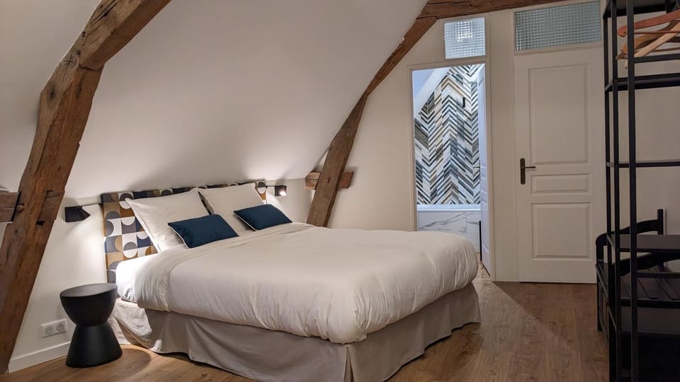Bed, Photo of the whole room, Bedroom, wardrobe
