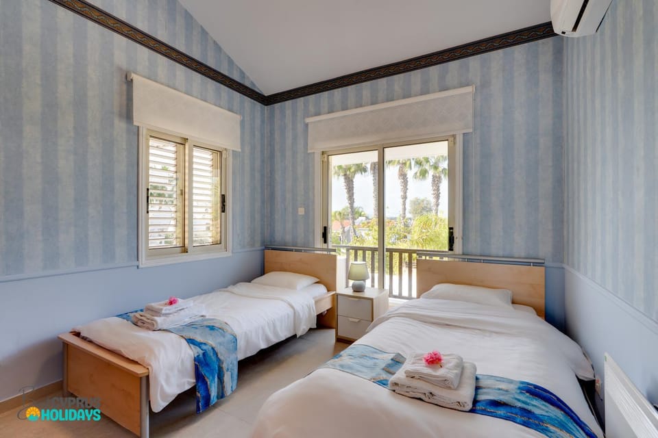 Bed, Bedroom, towels, air conditioner