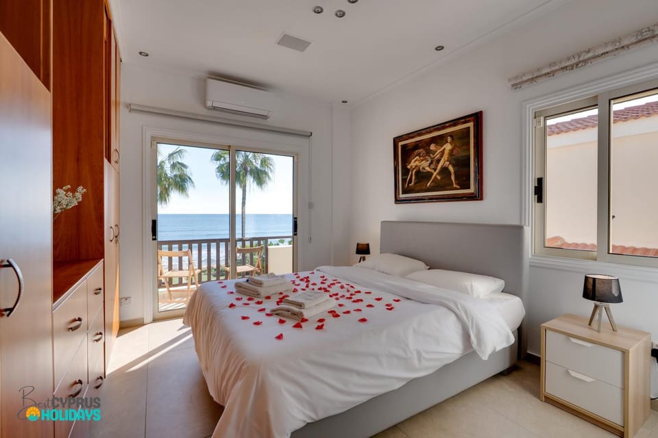 Bed, Bedroom, Sea view, air conditioner