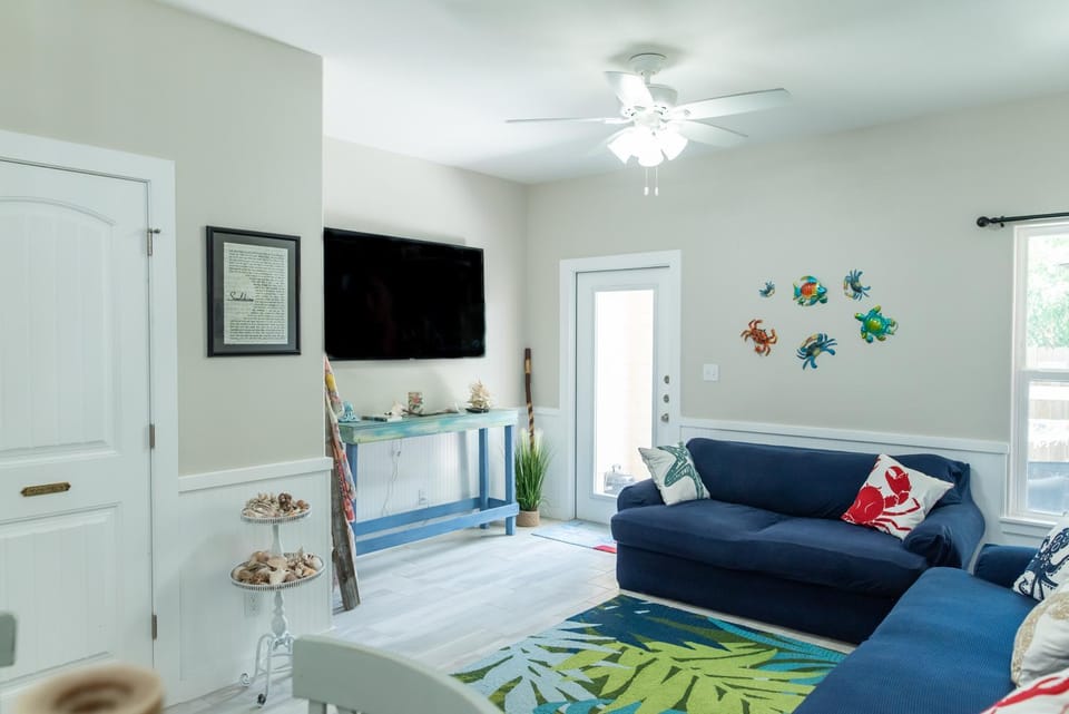 TV and multimedia, Living room, Seating area, furniture