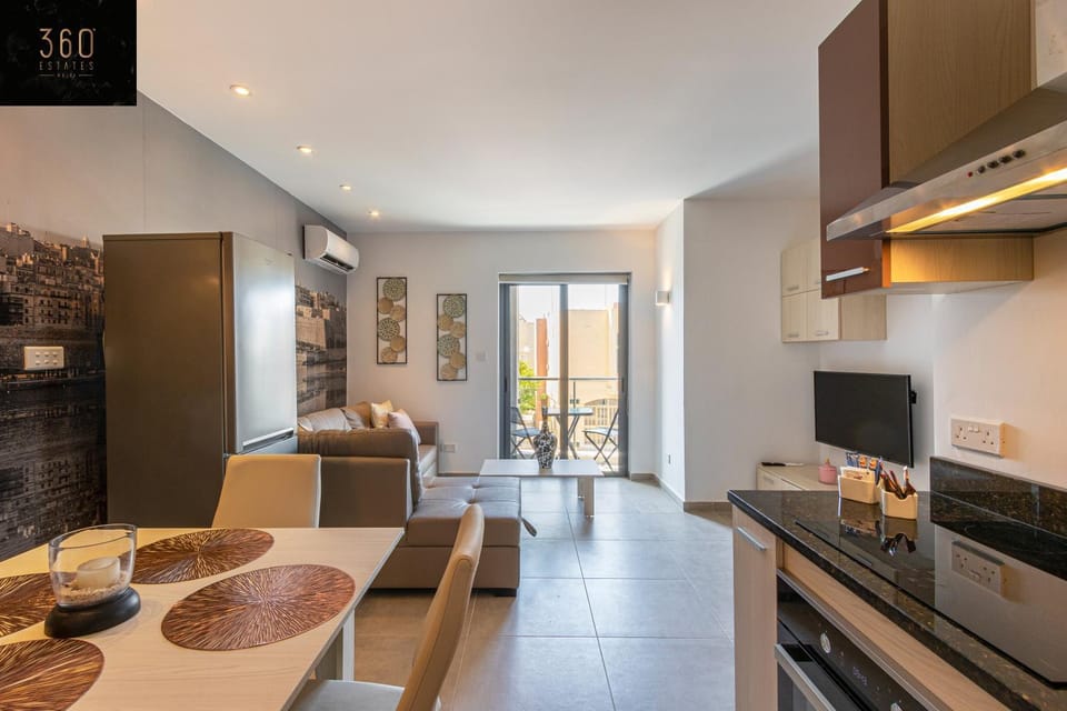 High-End central APT with comfy BED & Super WIFI by 360 Estates Apartment in Malta