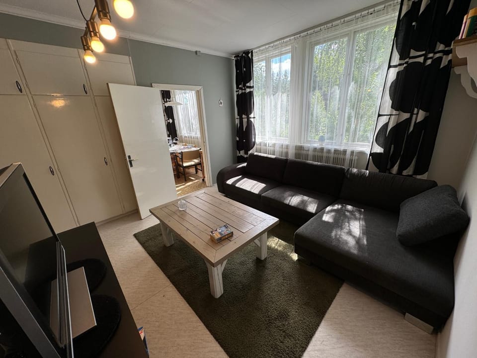 TV and multimedia, Living room, Seating area, Evening entertainment